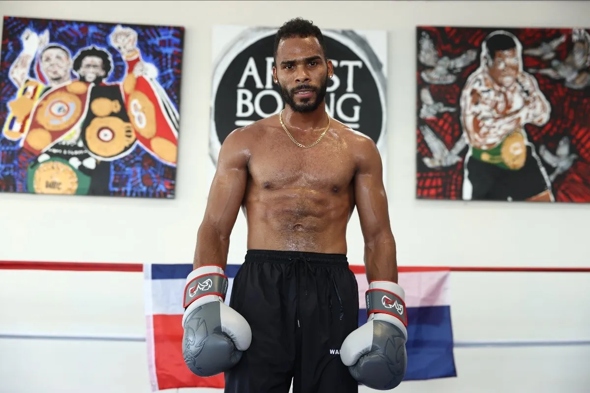 Zuffa Boxing усиливает ростер: Эдвин Де Лос Сантос стал боксером промоушена Даны Уайта