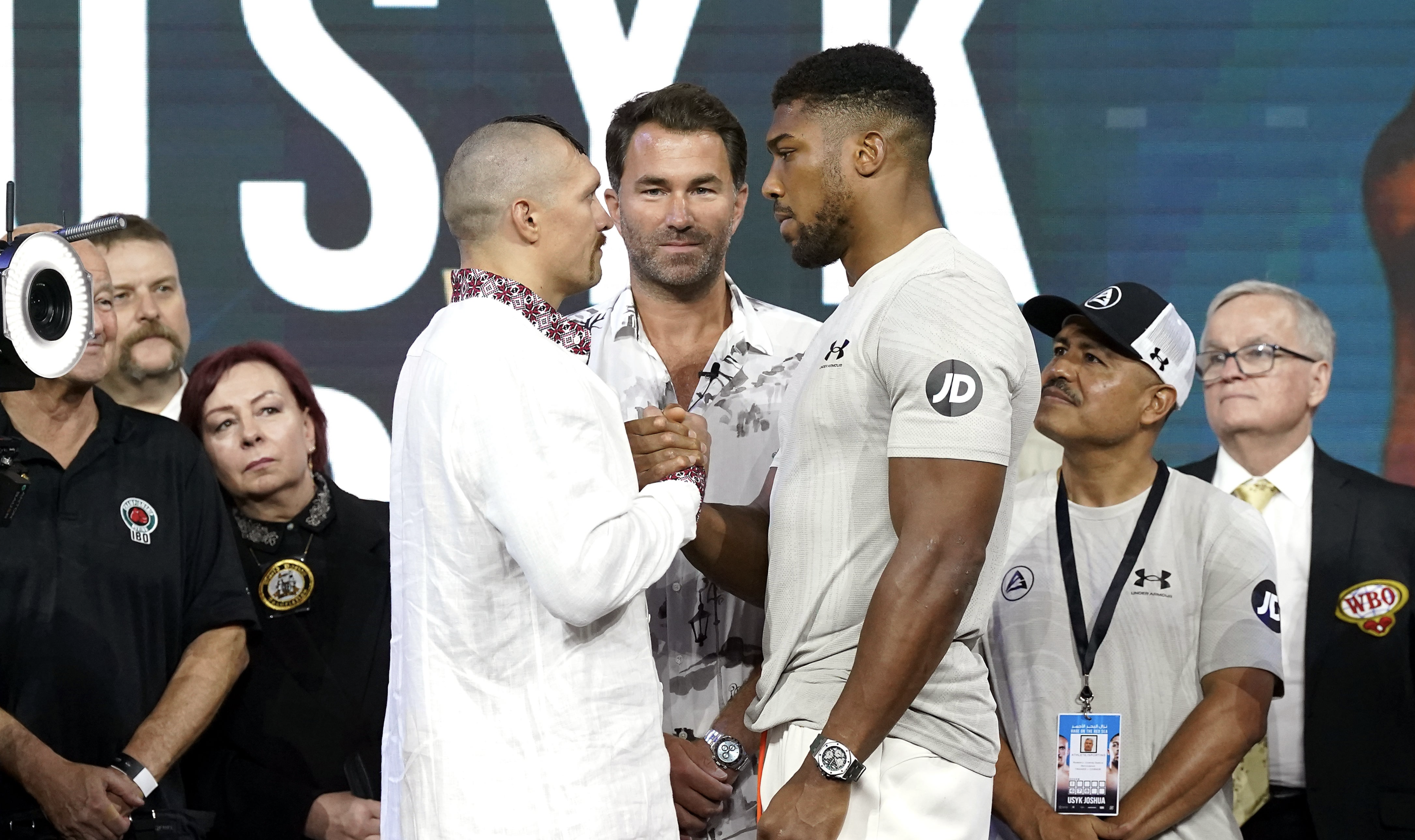 Oleksandr Usyk to Joshua: “Stay strong, champ”