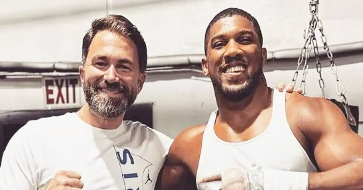 Hearn on How Joshua Ended Up with Usyk: “He Never Came Back”