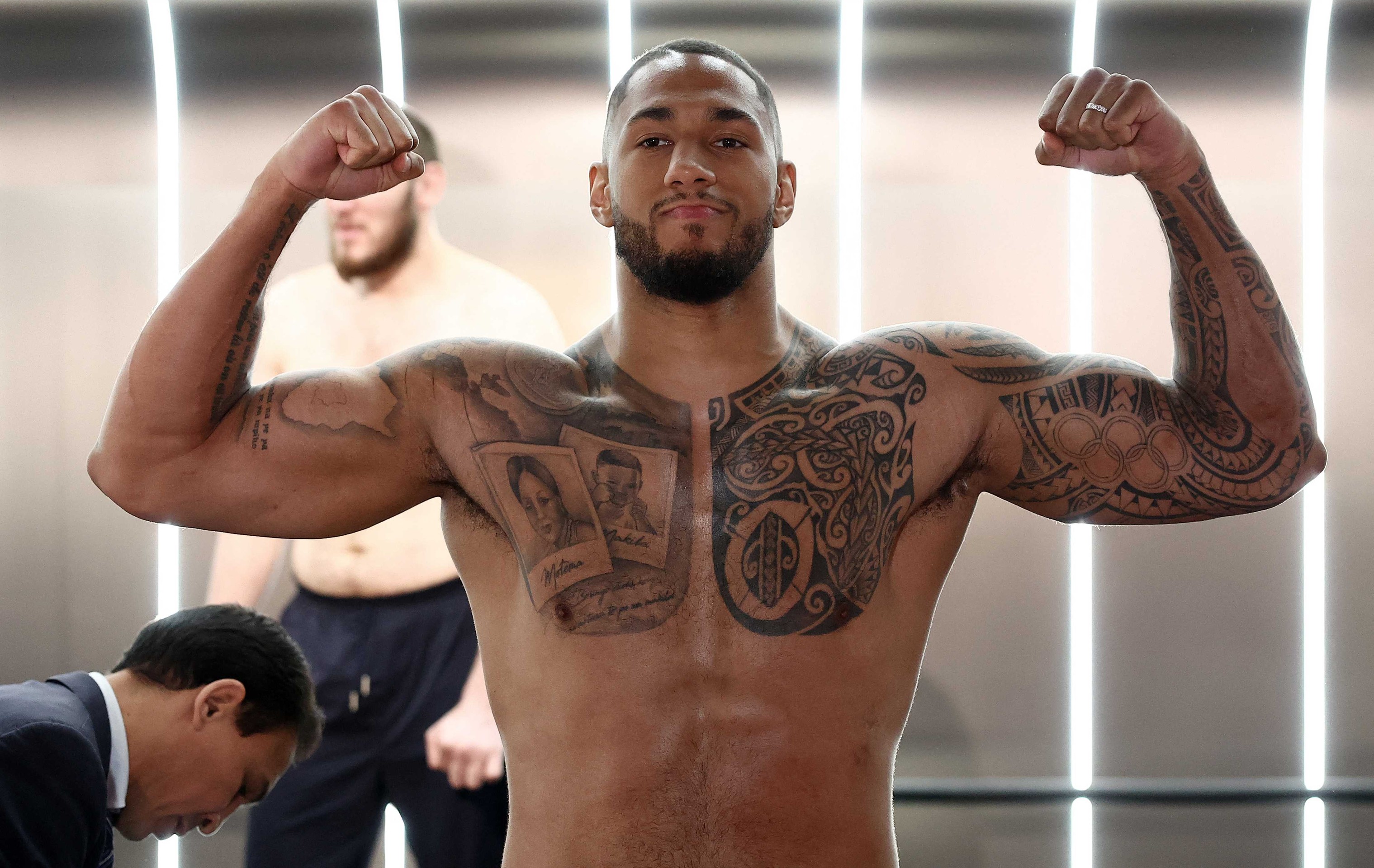Tony Yoka signs contract to fight Kabayel