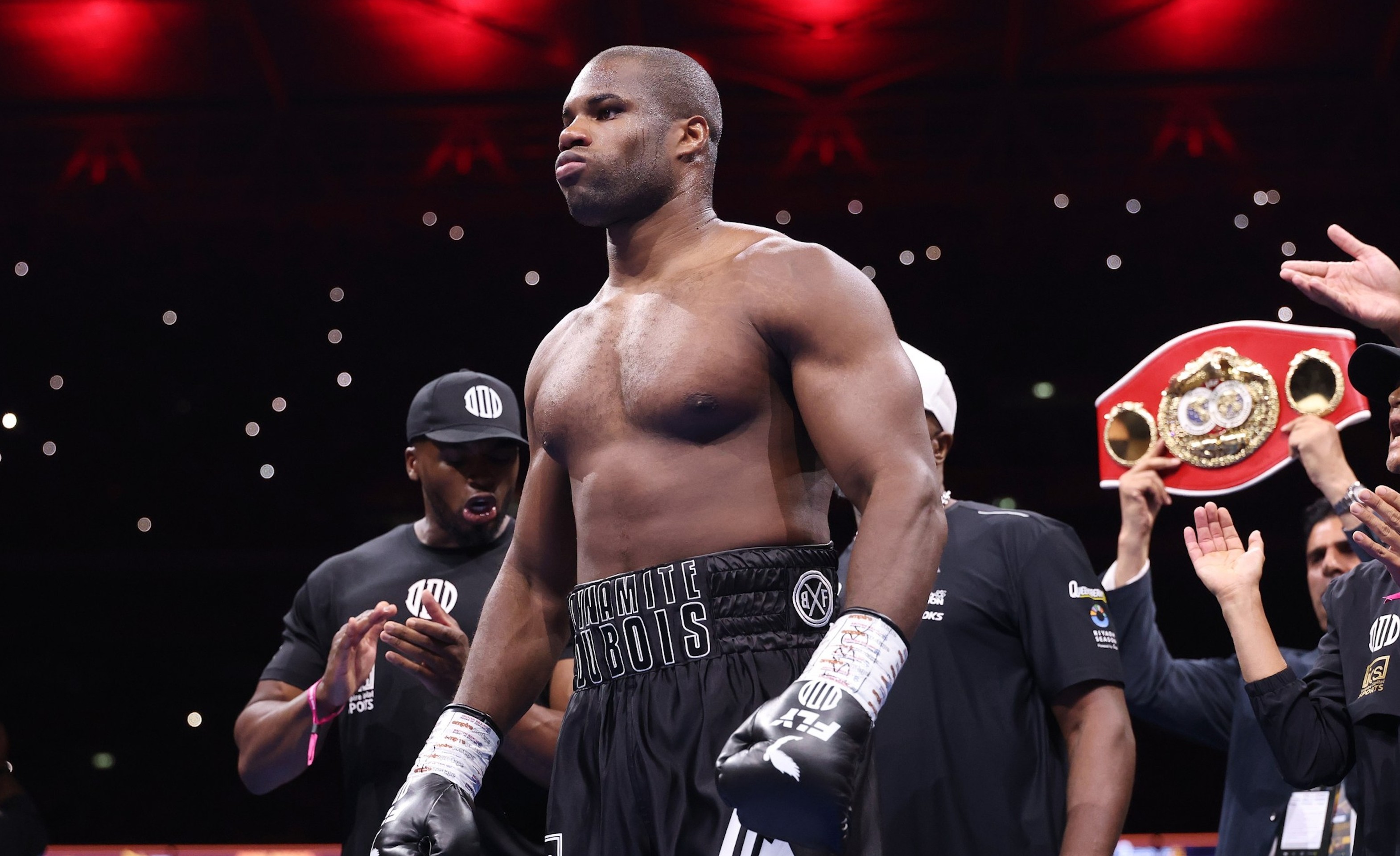 В Queensberry объяснили причины отказа Дюбуа от элиминатора IBF против Санчеса