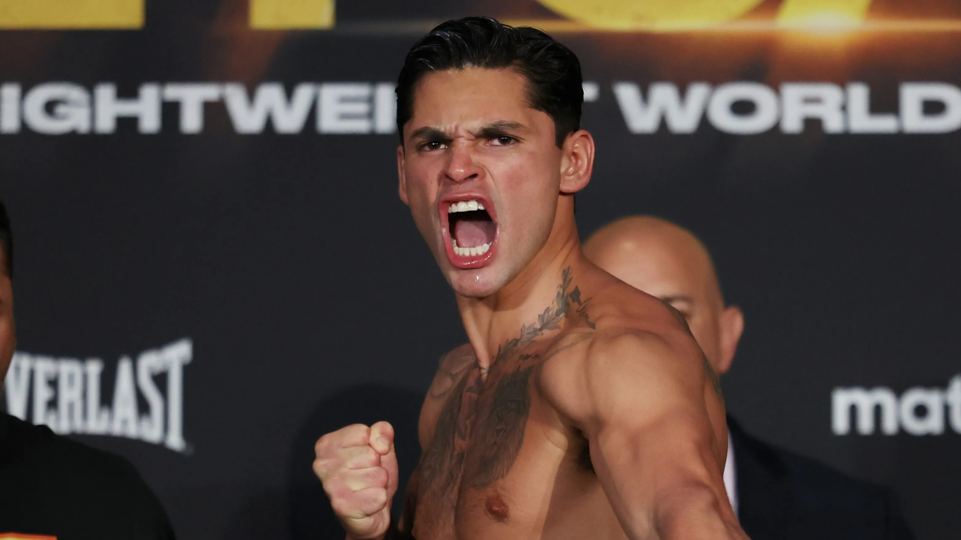 Райан Гарсия подписал контракт на бой с Марио Барриосом