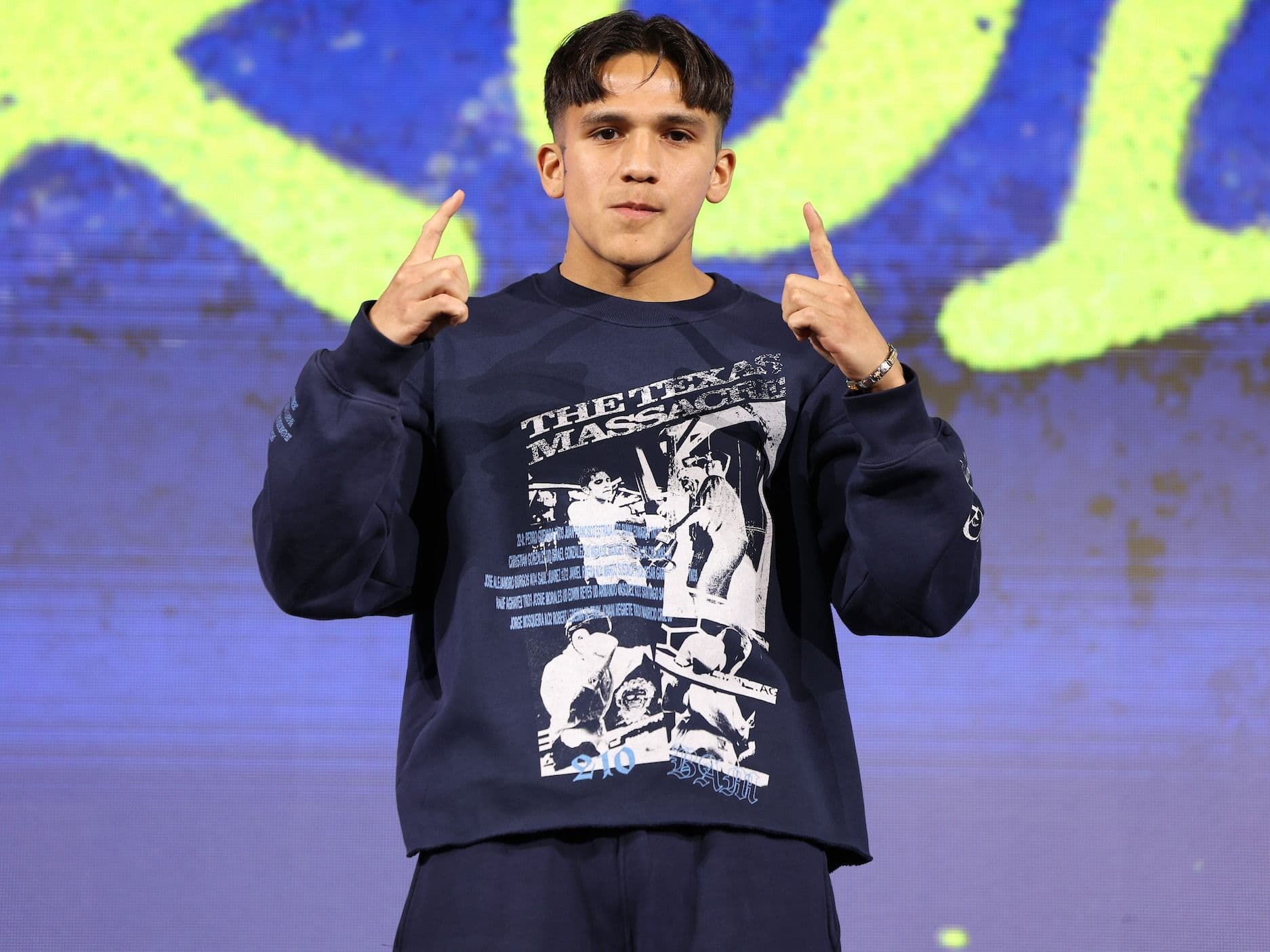 Фернандо Мартинес толкнул Джесси Родригеса во время битвы взглядов