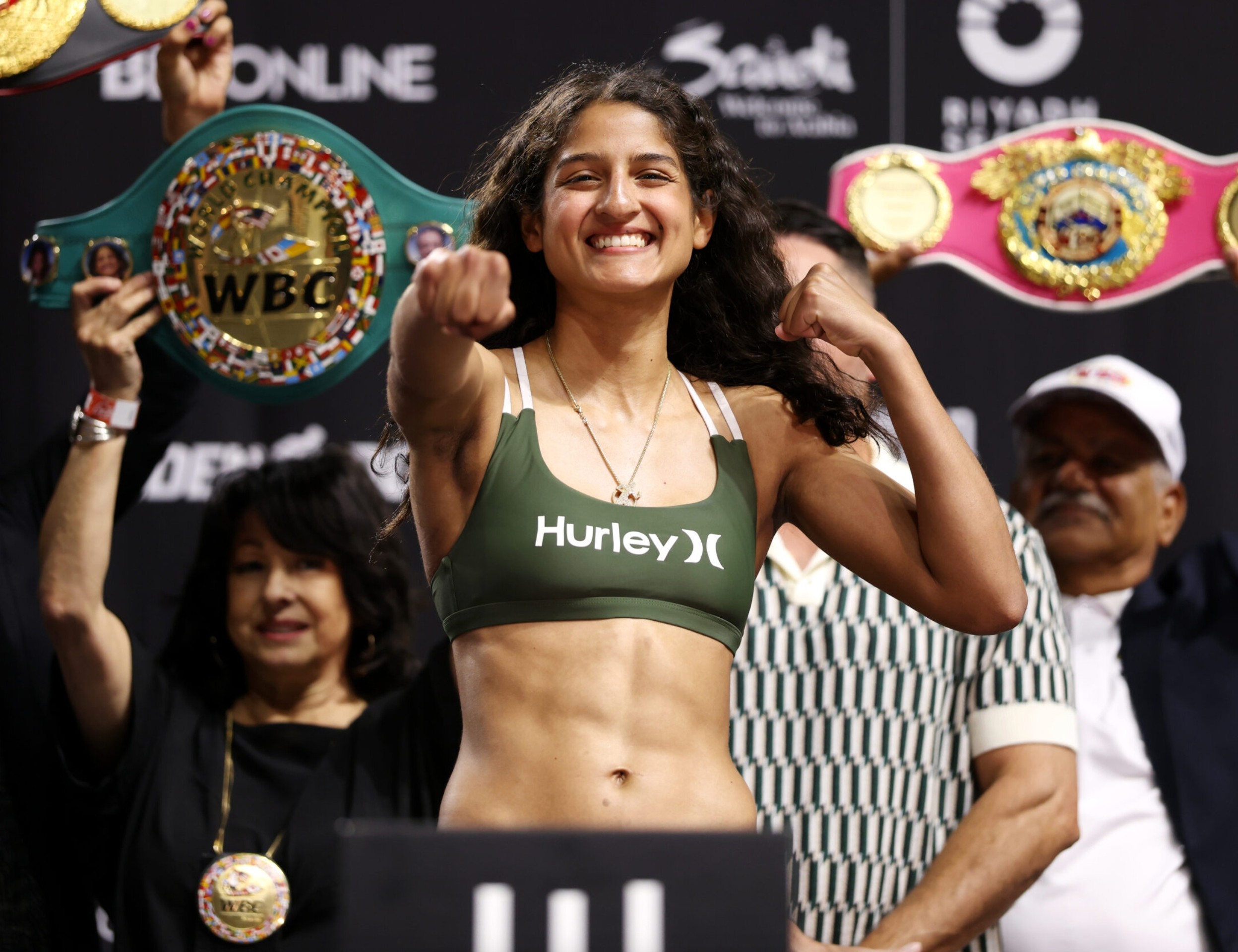 Fights of the Week: Paro, Jarvis, Gabriela Fundora and More