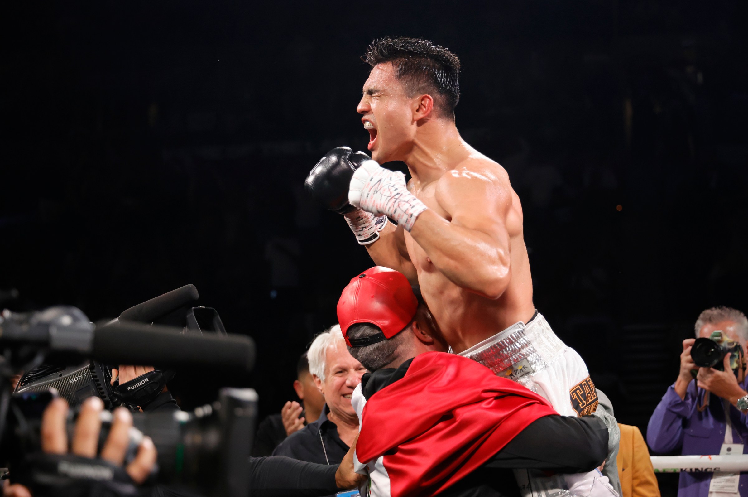 Reséndiz is the new WBA super middleweight champion